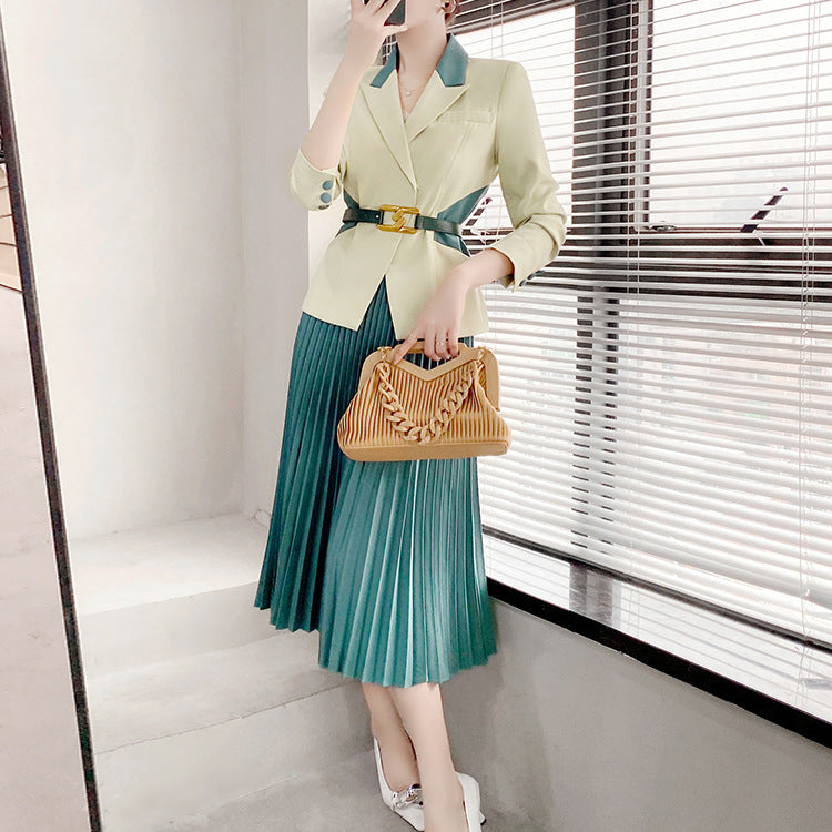 High-end Coat & Green Pleated Skirt Set