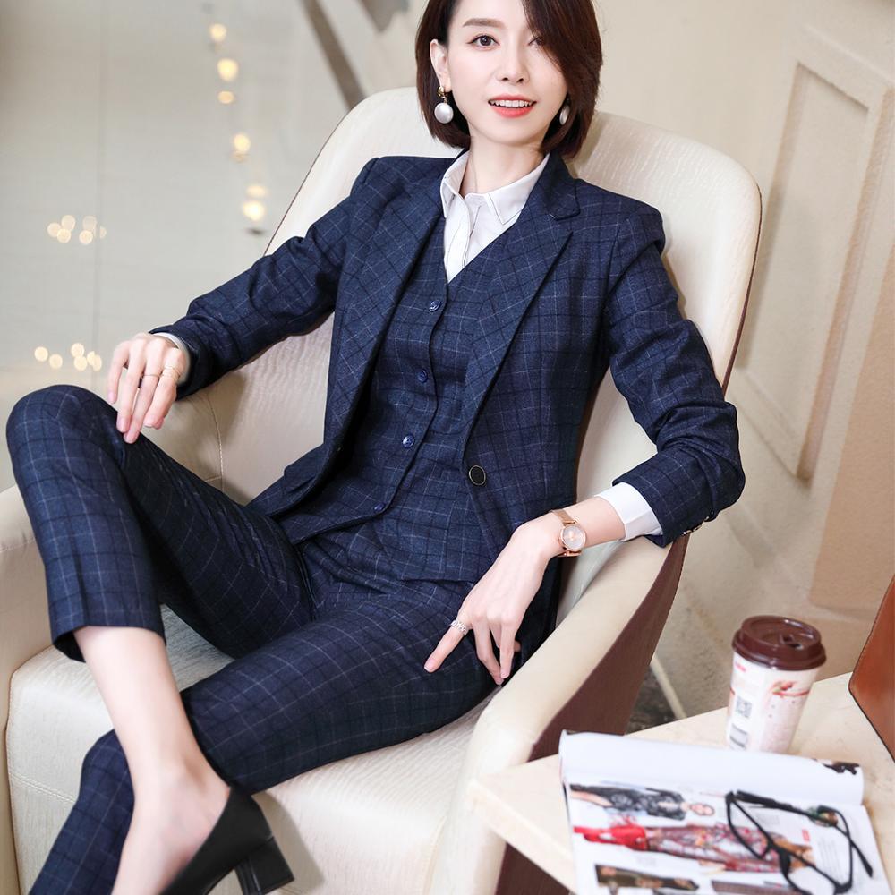 Plaid Business Suit: Fashionable and Elegant