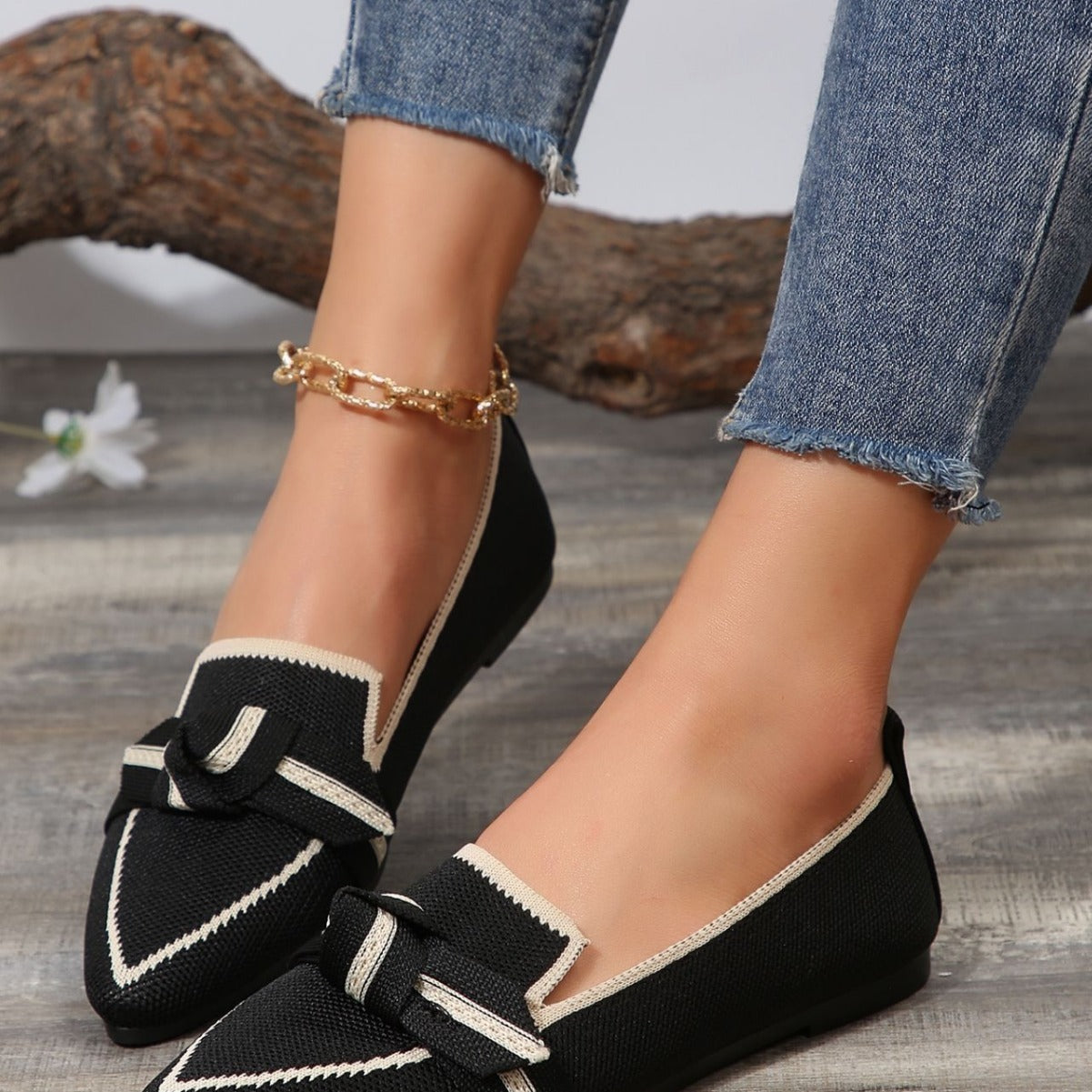 Pointed Flat Pumps