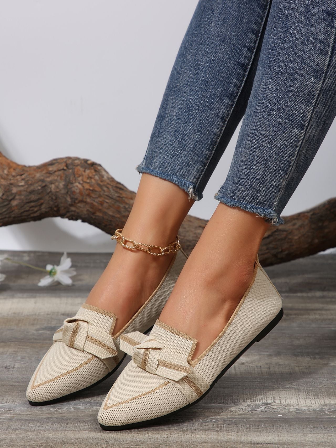 Pointed Flat Pumps
