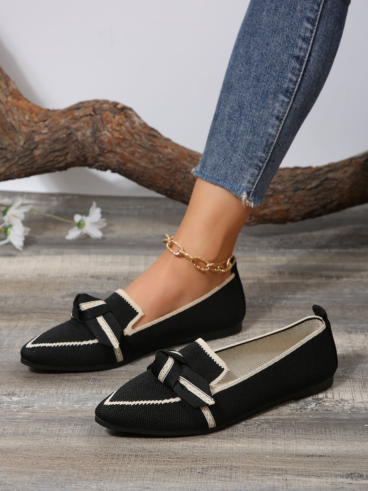 Pointed Flat Pumps