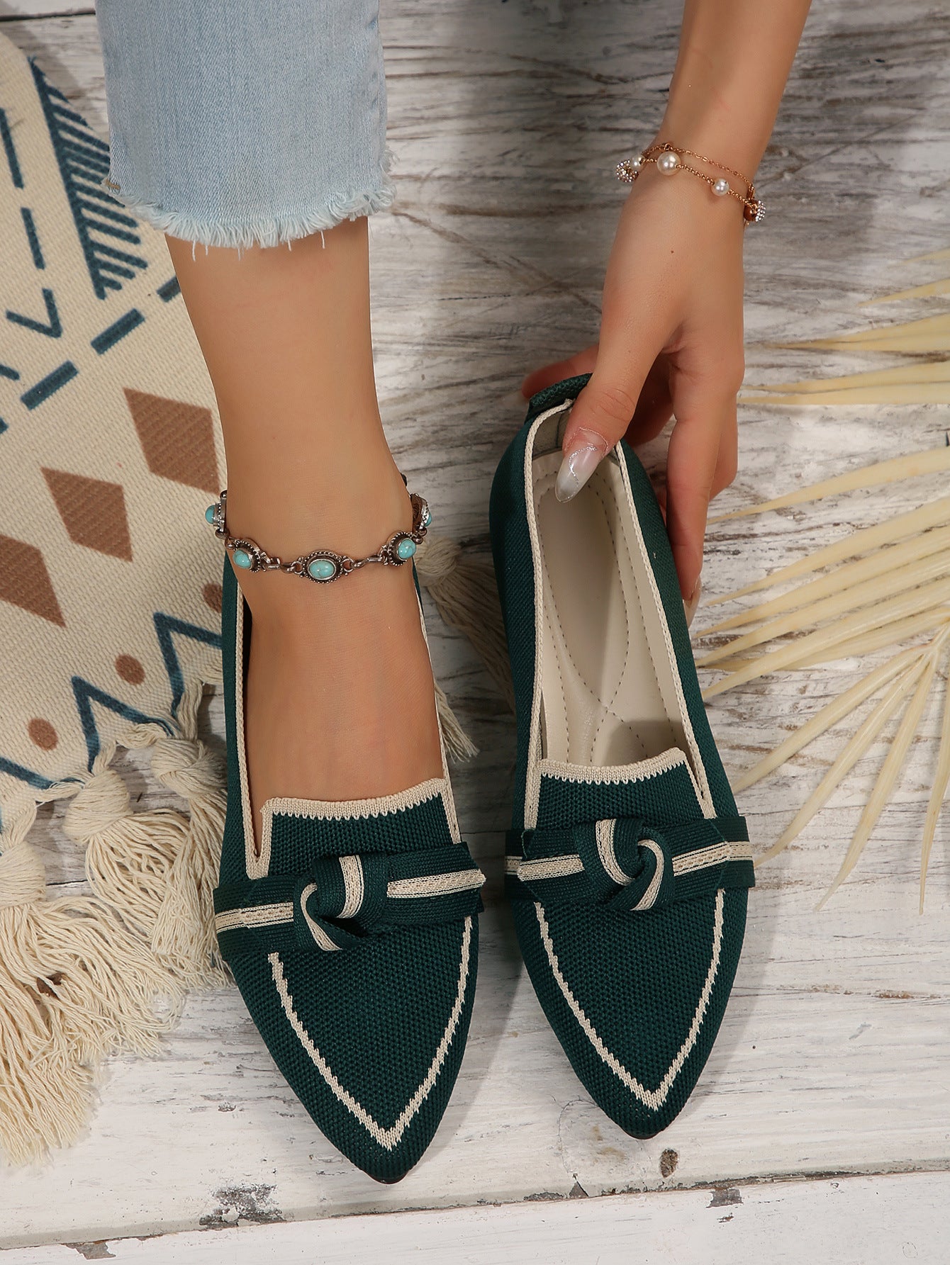 Pointed Flat Pumps