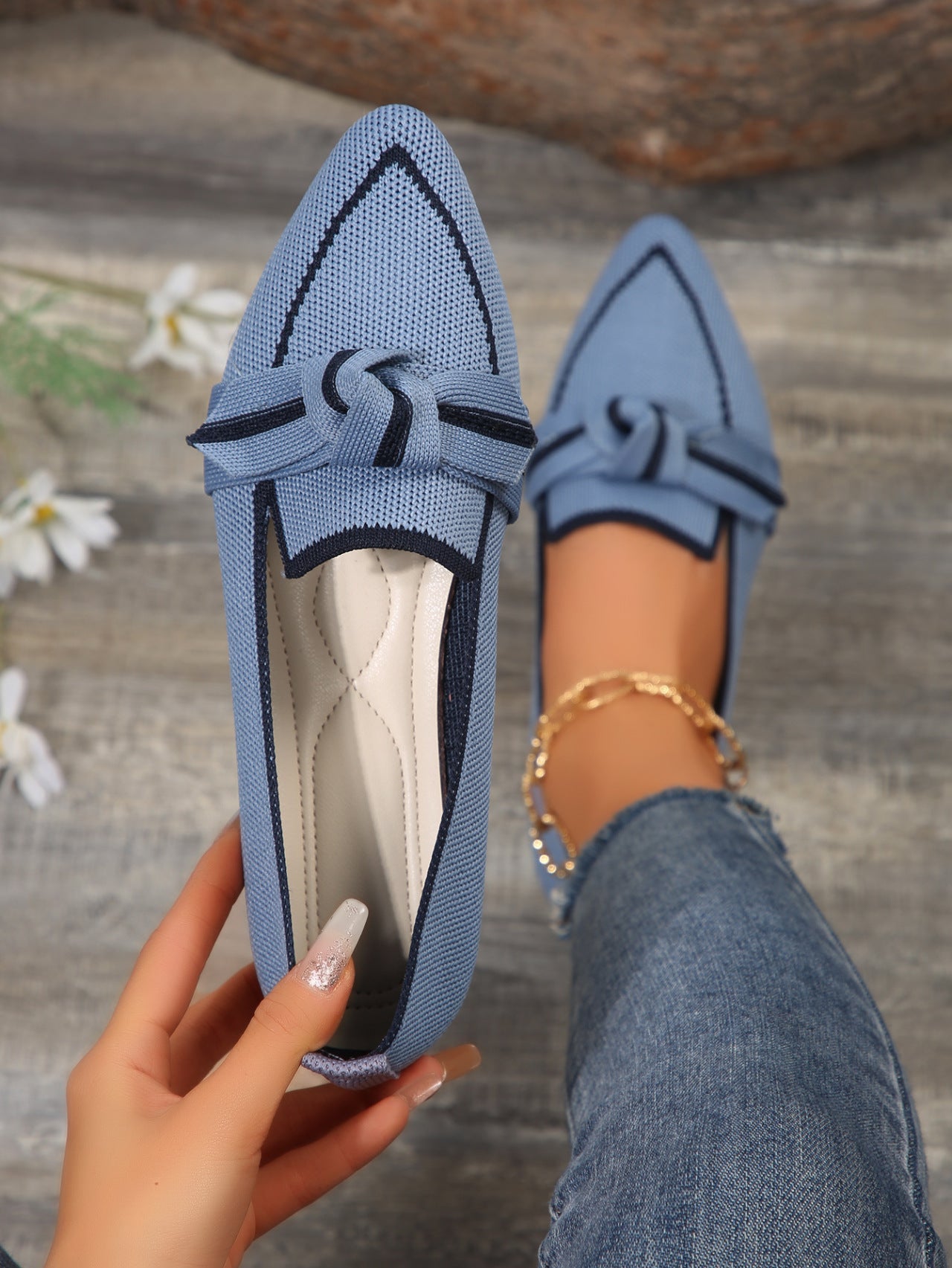Pointed Flat Pumps