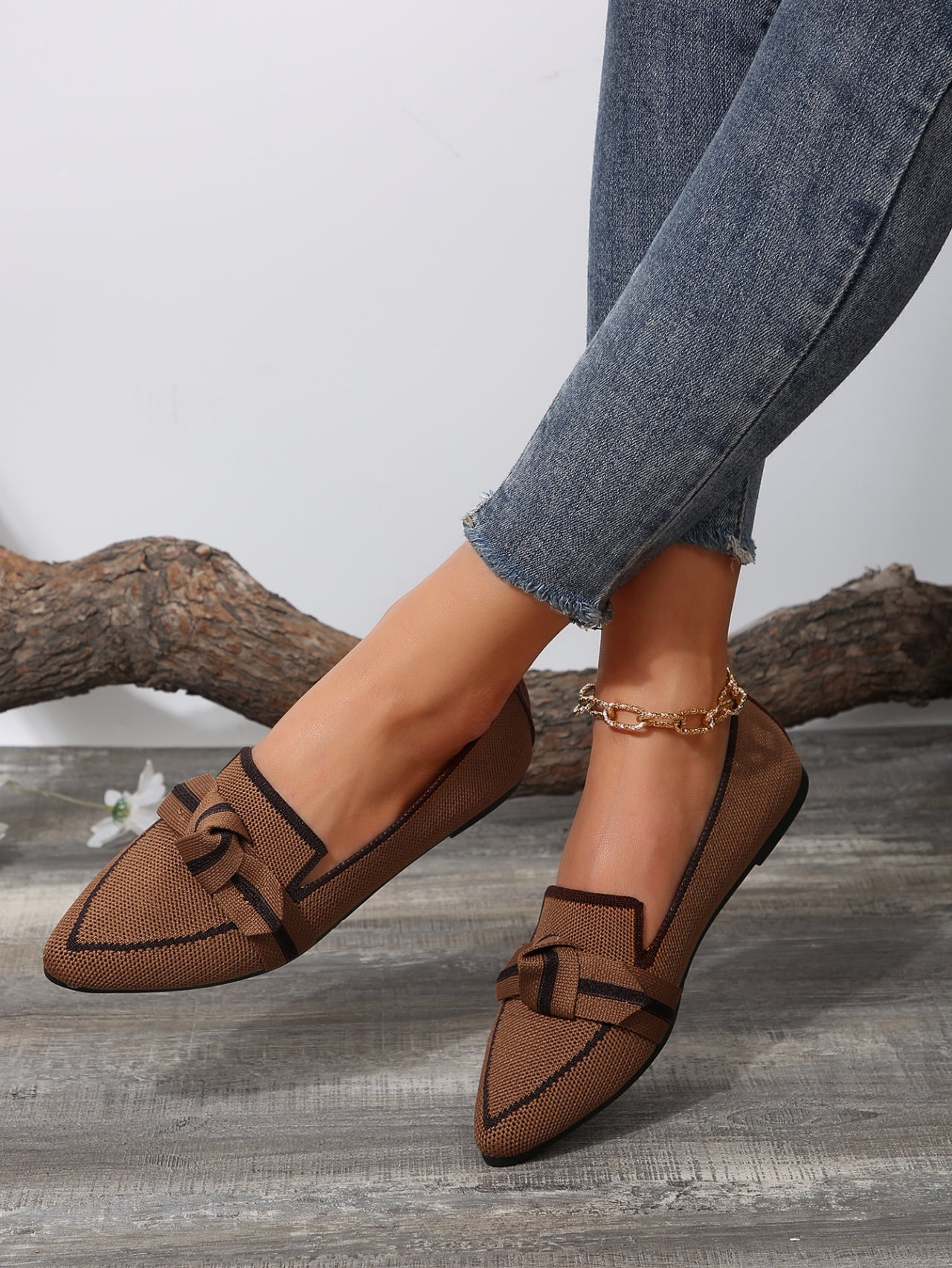 Pointed Flat Pumps